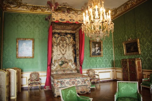 How many bedrooms does Versailles have?